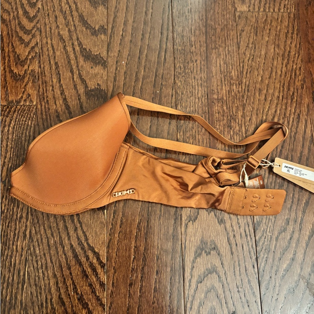 Skims Weightless Scoop Bra in Bronze